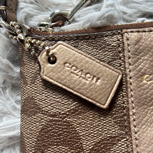 coach wristlet - Picture 4 of 6